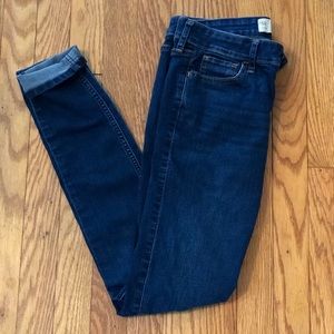 Hollister 5R dark wash skinny jeans.